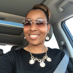 Meet your Posher, Danielle